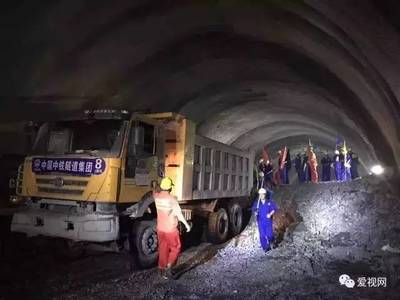 黔张常铁路最长隧道8月24日贯通,预计2019完成通车